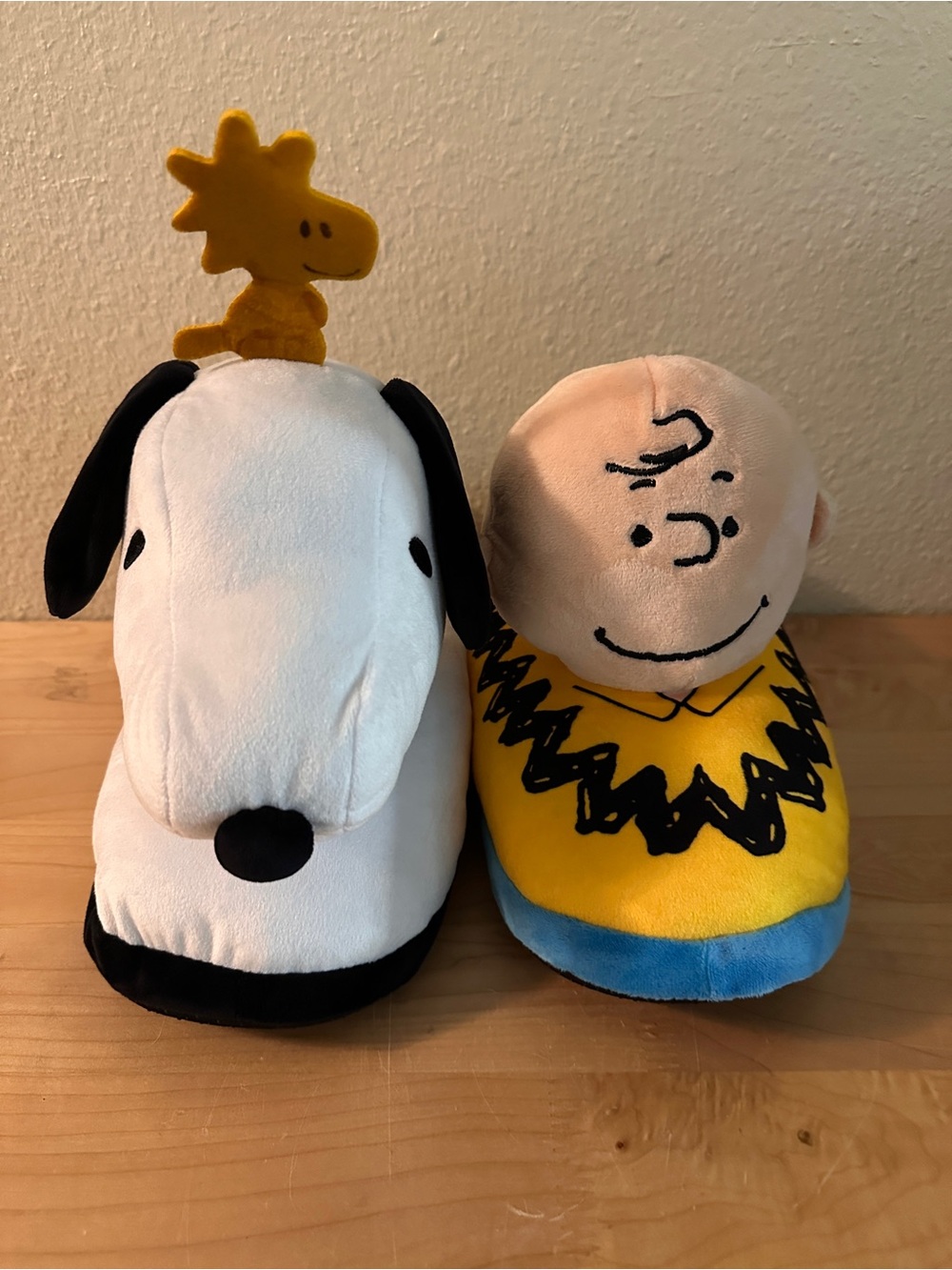 NWT Peanuts Snoopy Charlie Brown 3D Slippers Size L